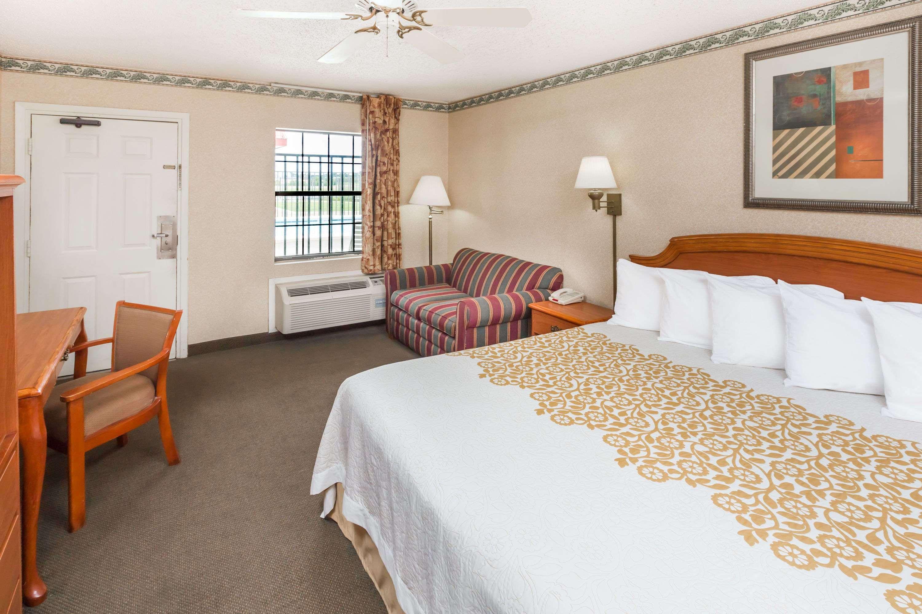Days Inn By Wyndham Batesville Ngoại thất bức ảnh