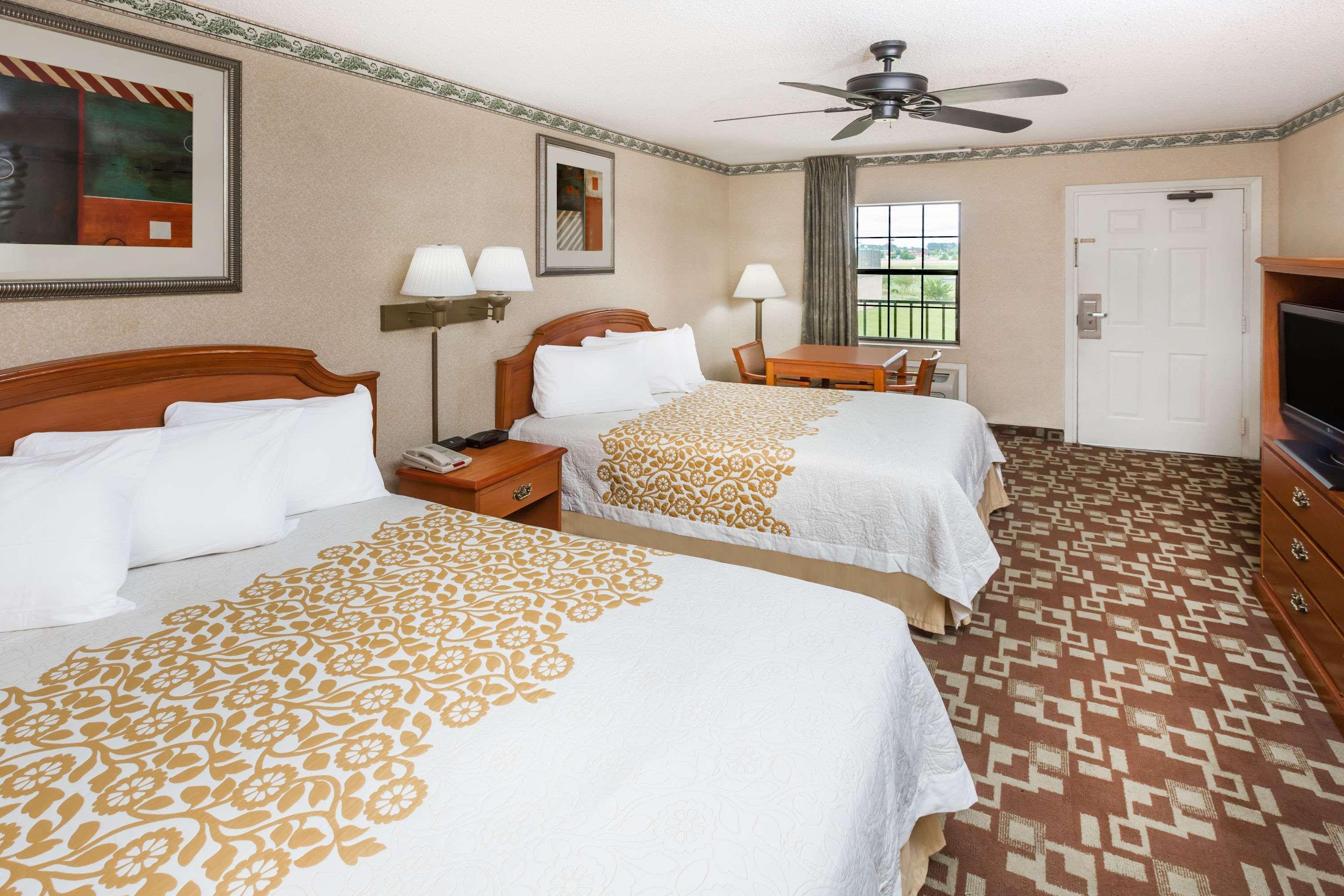 Days Inn By Wyndham Batesville Ngoại thất bức ảnh