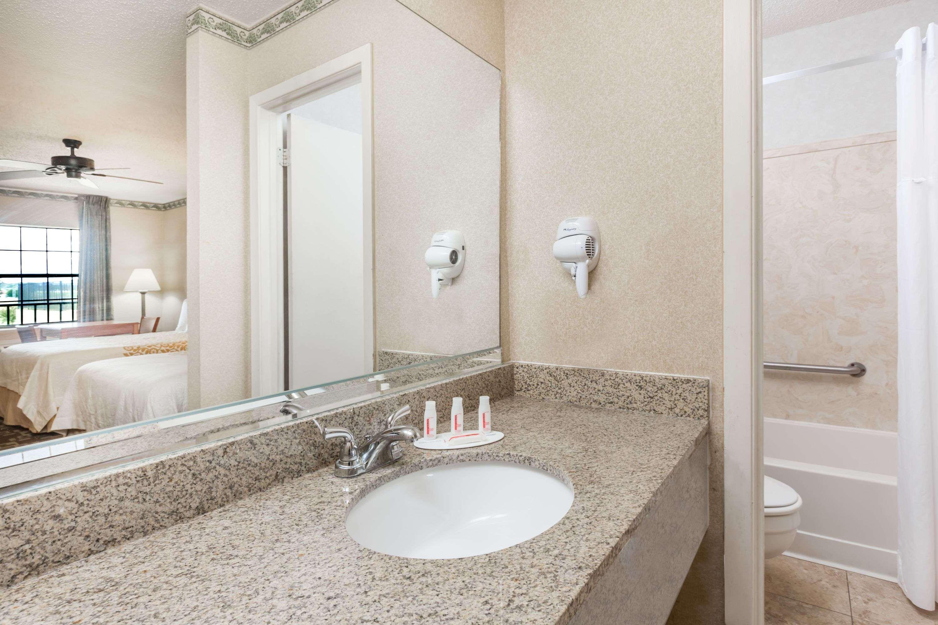 Days Inn By Wyndham Batesville Ngoại thất bức ảnh