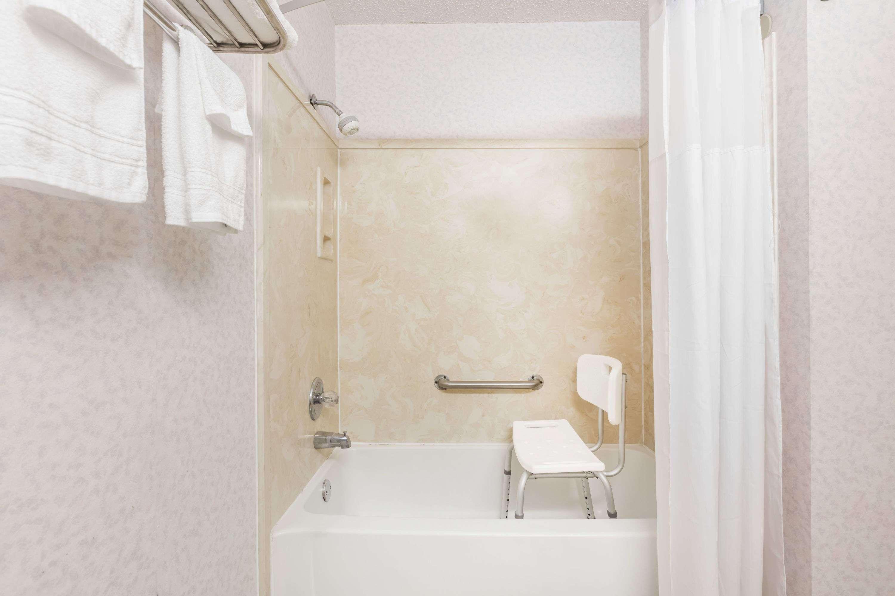 Days Inn By Wyndham Batesville Ngoại thất bức ảnh