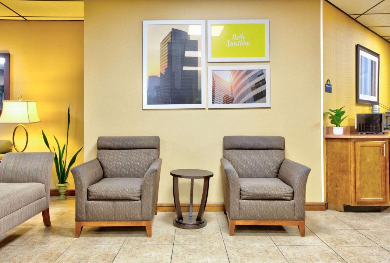 Days Inn By Wyndham Batesville Ngoại thất bức ảnh