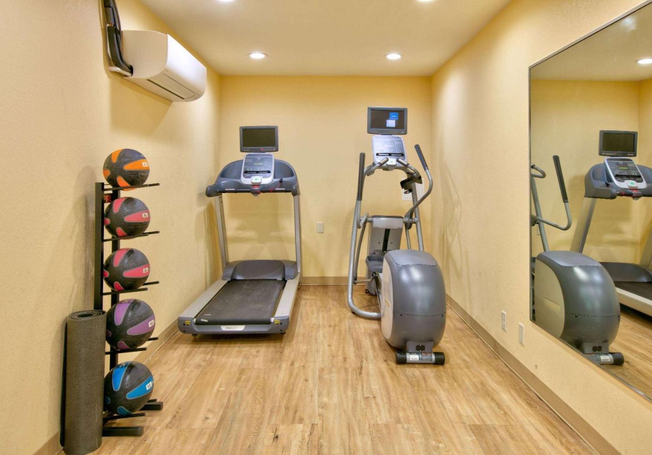 Days Inn By Wyndham Batesville Ngoại thất bức ảnh
