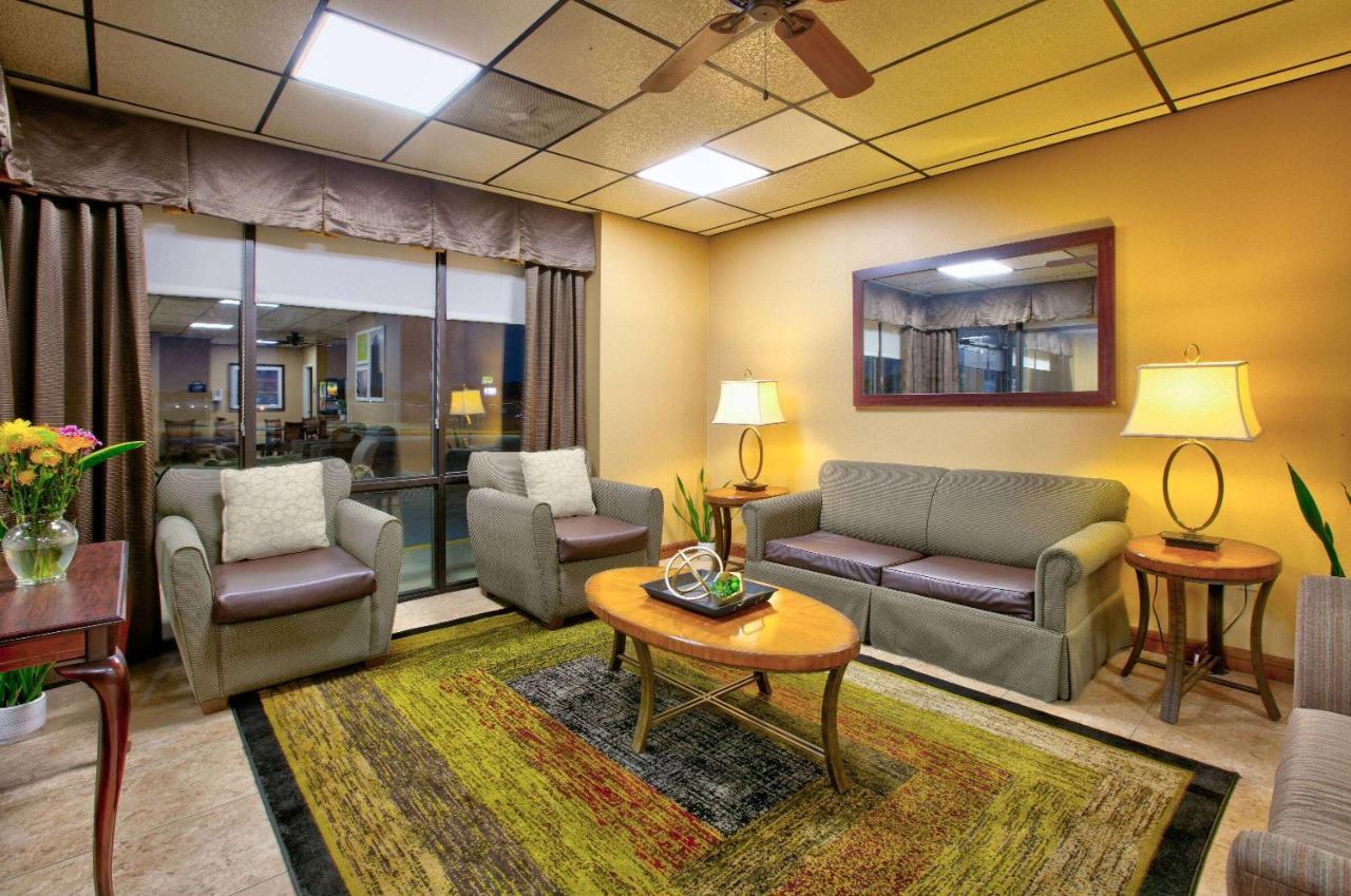 Days Inn By Wyndham Batesville Ngoại thất bức ảnh
