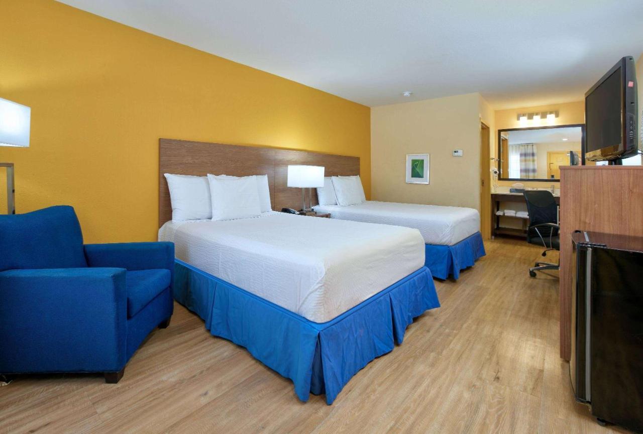 Days Inn By Wyndham Batesville Ngoại thất bức ảnh