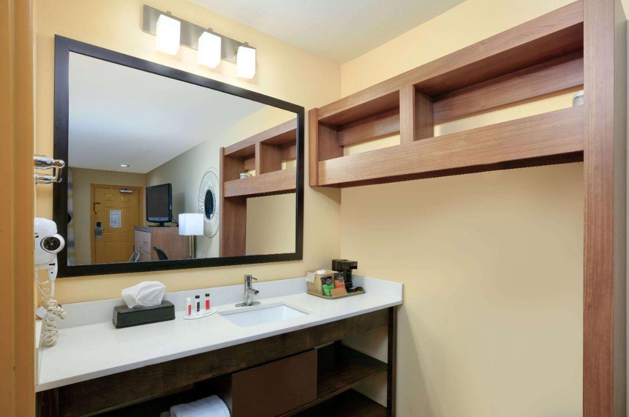 Days Inn By Wyndham Batesville Ngoại thất bức ảnh
