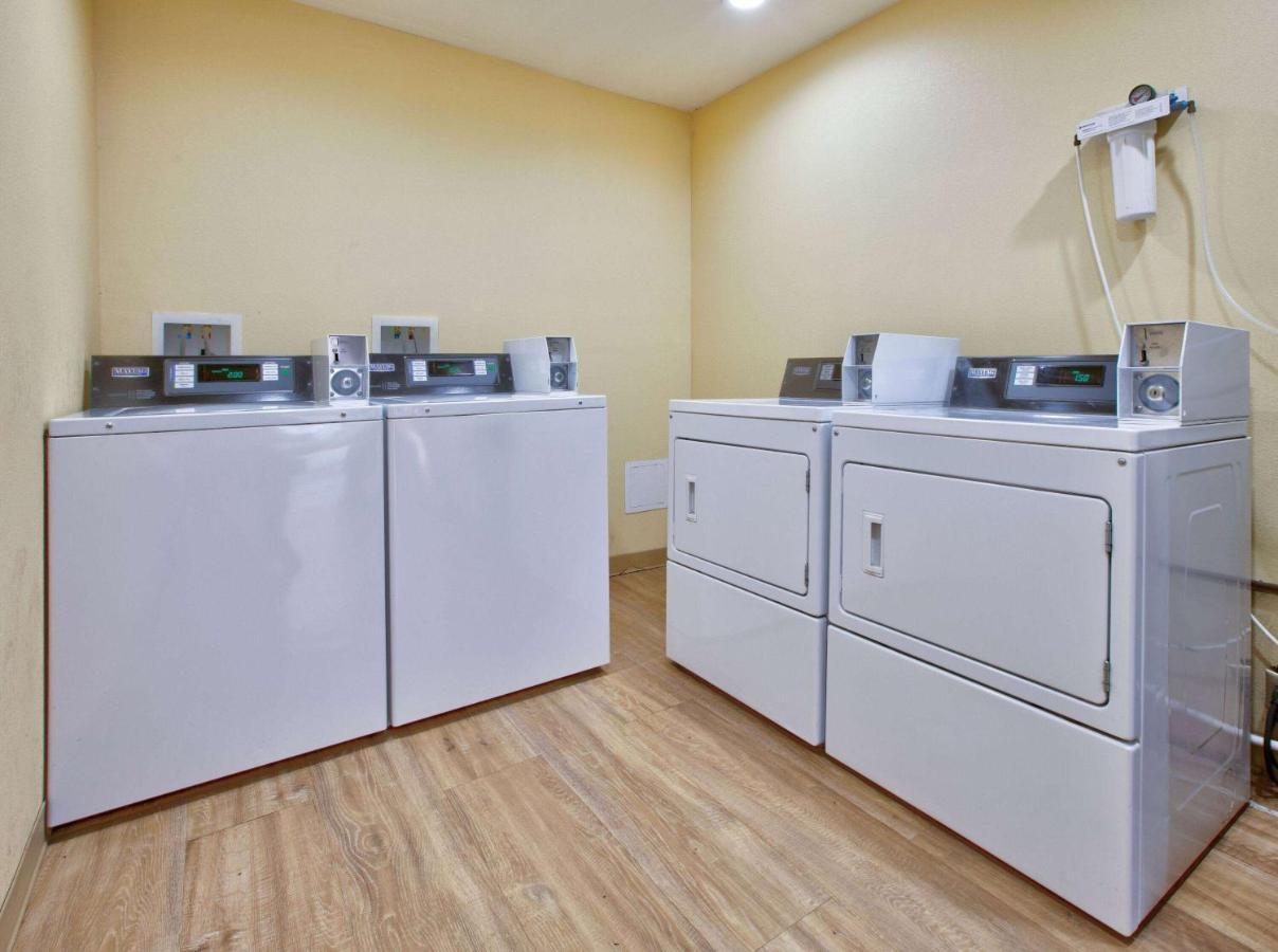 Days Inn By Wyndham Batesville Ngoại thất bức ảnh