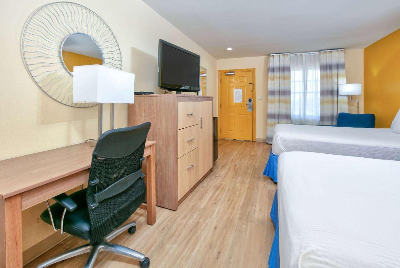 Days Inn By Wyndham Batesville Ngoại thất bức ảnh