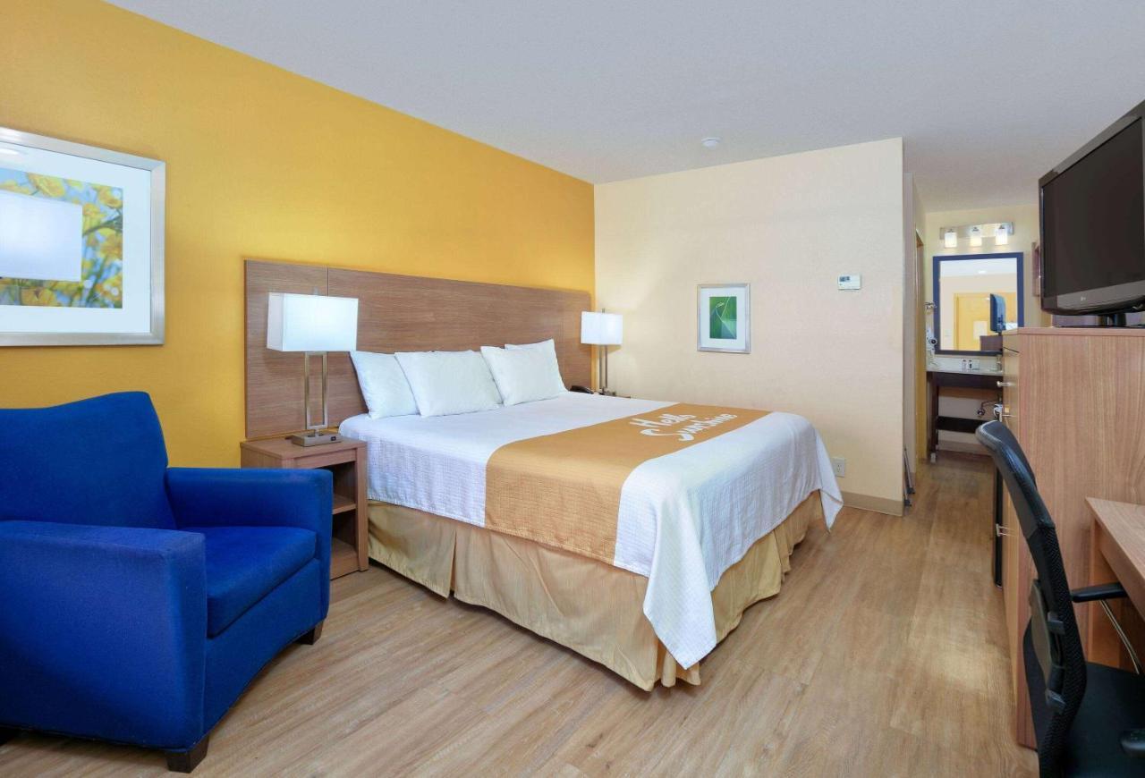 Days Inn By Wyndham Batesville Ngoại thất bức ảnh