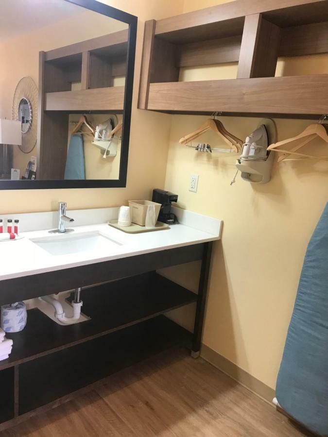 Days Inn By Wyndham Batesville Ngoại thất bức ảnh