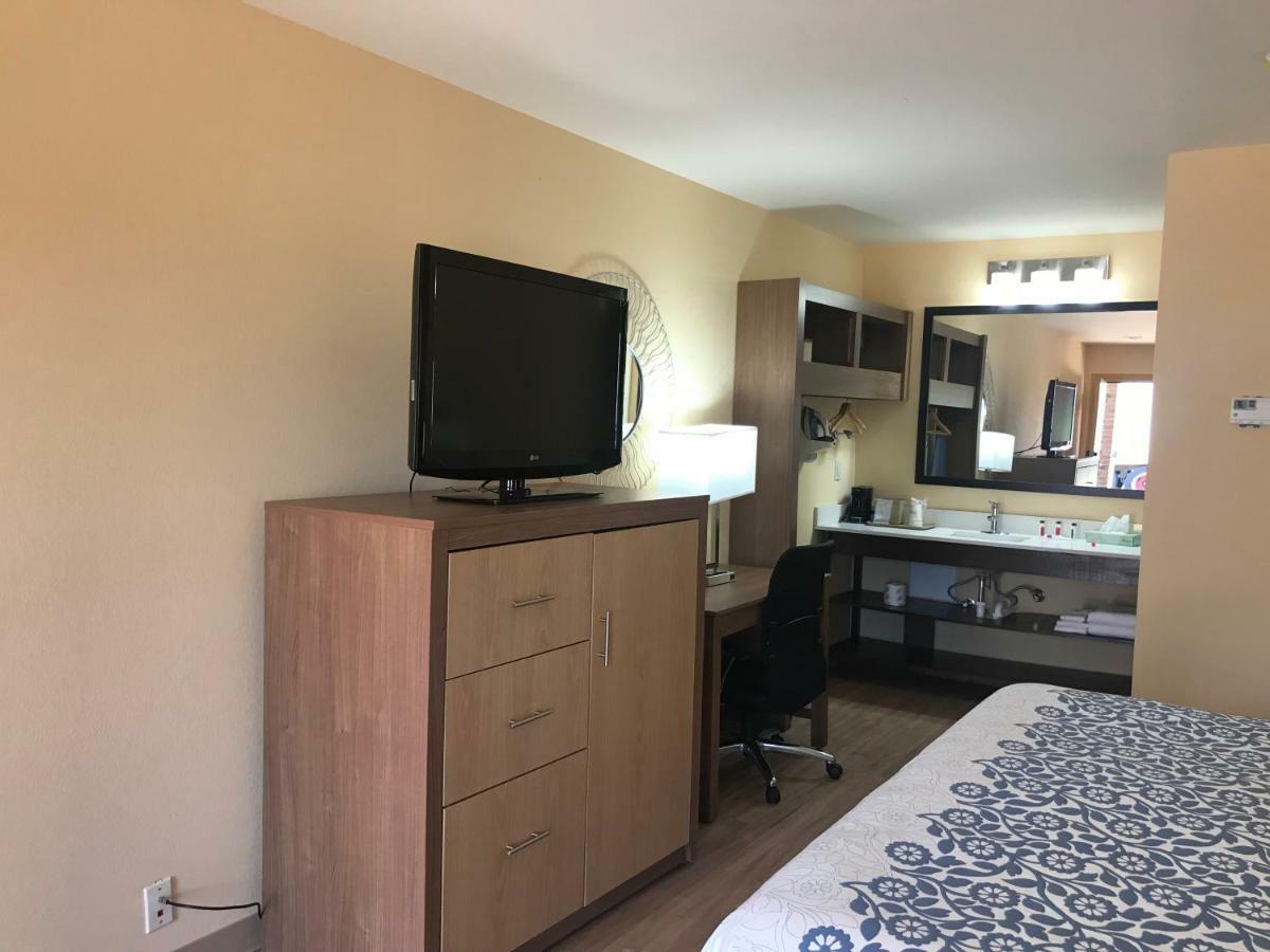 Days Inn By Wyndham Batesville Ngoại thất bức ảnh