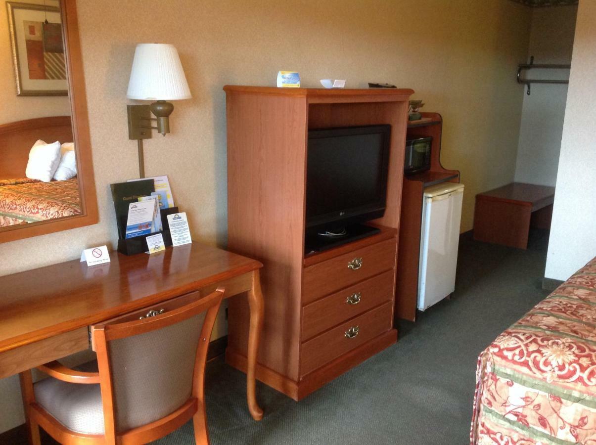 Days Inn By Wyndham Batesville Ngoại thất bức ảnh